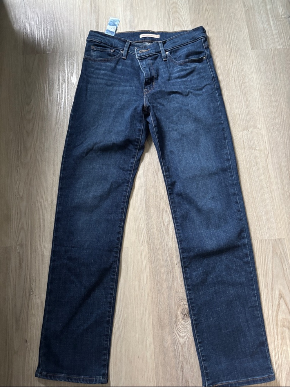 Levi's Women's Straight Leg Jeans in Dark Blue new without tags size W29 L30